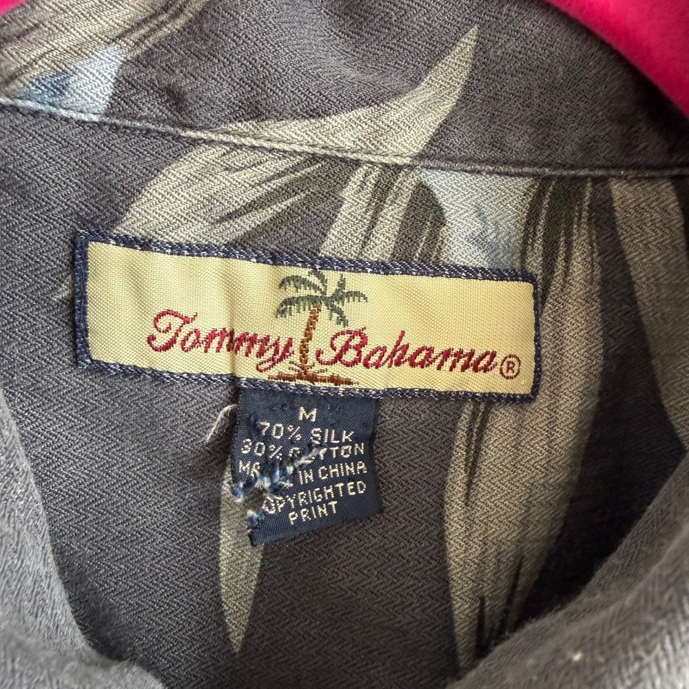 TOMMY BAHAMA Gray Silk Wooden Buttons Mens Hawaiian Button Down Shirt, M - Picture 3 of 7